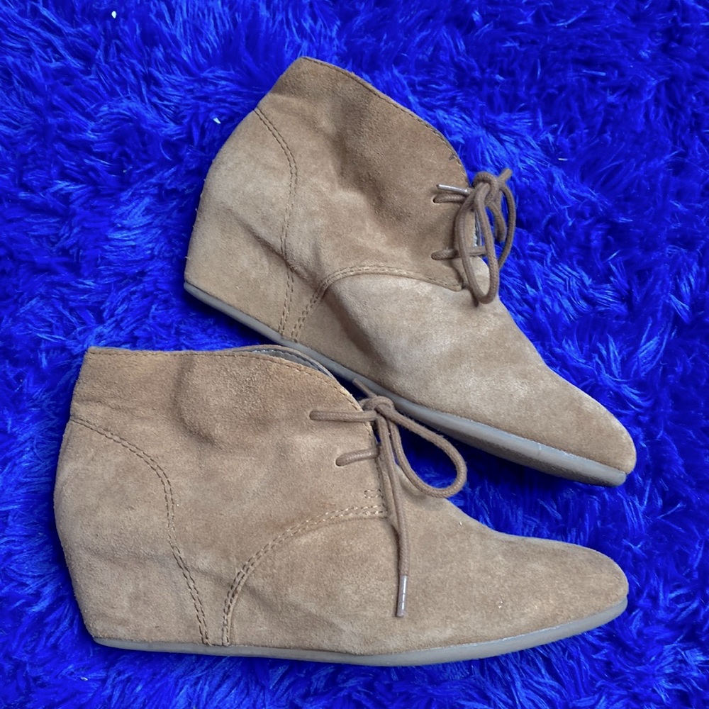 Nine West Caramel Suede Lace Up Closed Toe Lace Wedge Ankle Booties Size 7